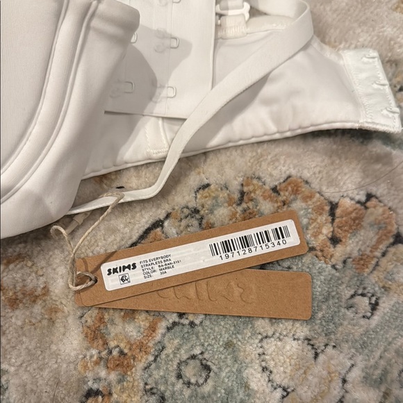 SKIMS Fits Everybody Strapless Bra NWT - Picture 2 of 2